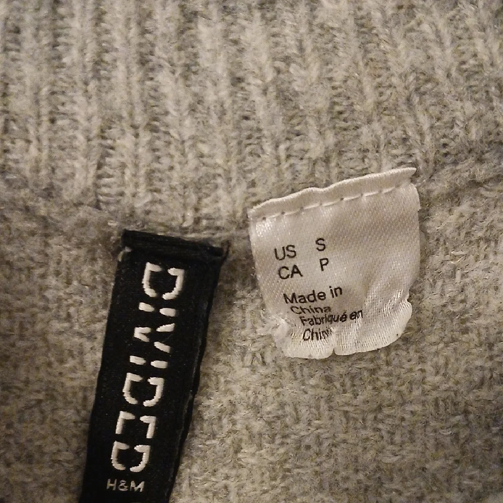 H & M Divided Gray Ruffled Sweater - Picture 3 of 8